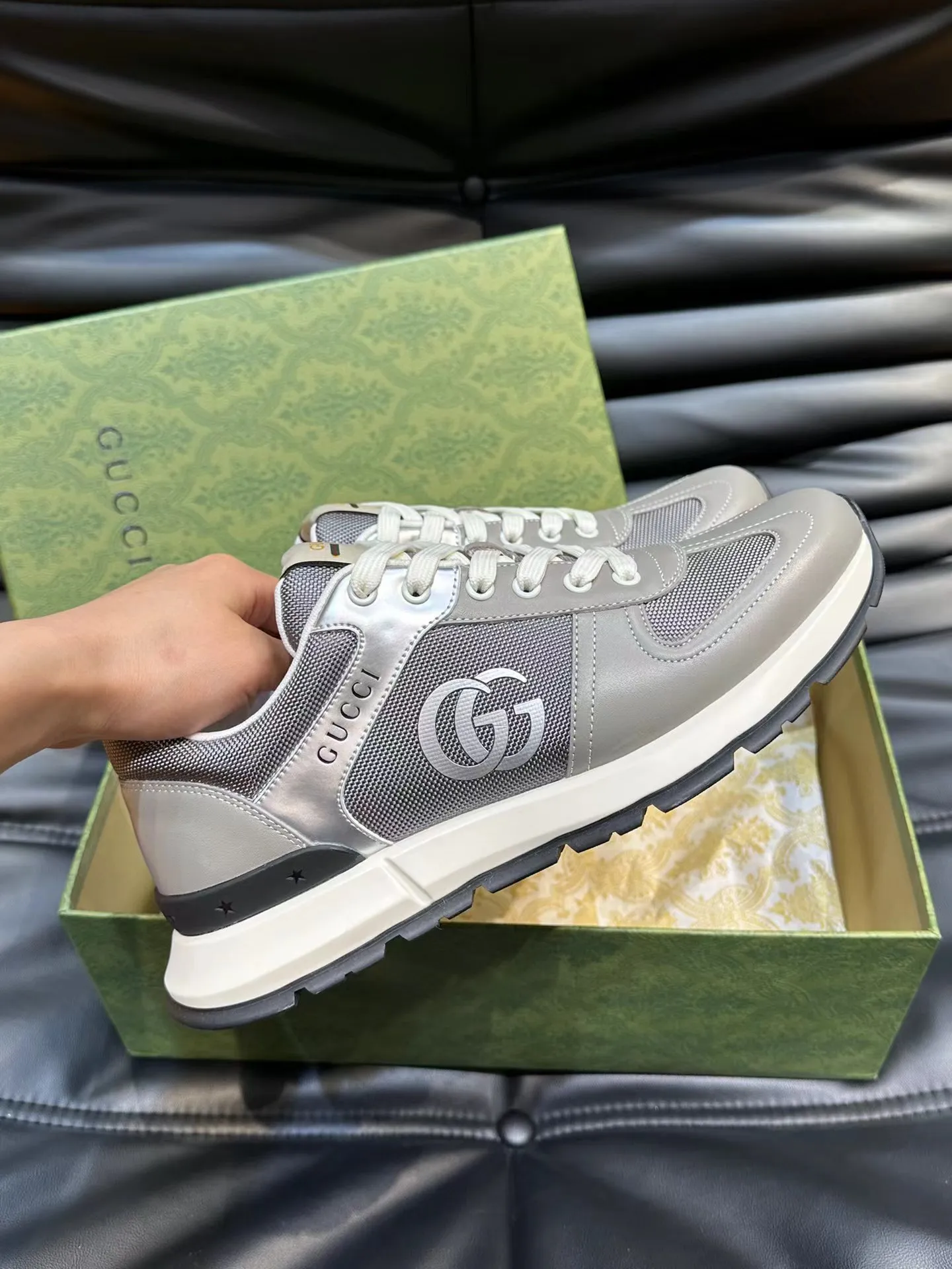P460 new men's shoes GUCCI [Lightning] latest shoes are shipped. Original quality, fashionable, made of special materials, sheepskin lining, brand new packaging. The foot feels super comfortable and the workmanship is impeccable. Size: 38-45